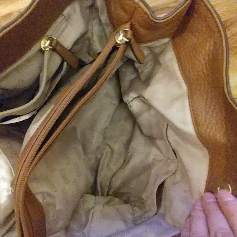 FINAL SALE! Michael Kors 100% leather handbag - Picture 7 of 8